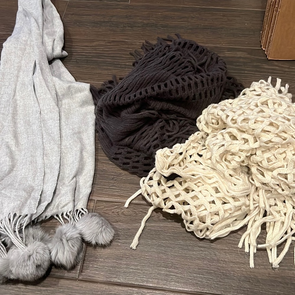 Scarf bundle 3 scarfs rarely worn